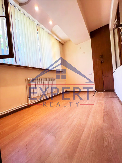 ԱՐԱԲԿԻՐ, ԱԴՈՆՑԻ ՓՈՂՈՑ, 3 ՍԵՆՅԱԿ