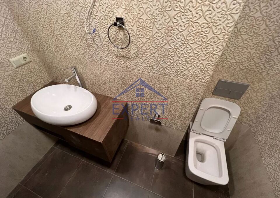ԿԵՆՏՐՈՆ, ԳՐԻԳՈՐ ԼՈՒՍԱՎՈՐԻՉ ՓՈՂՈՑ, 3 ՍԵՆՅԱԿ