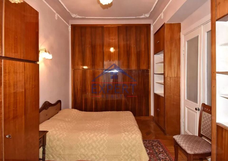 ԱՐԱԲԿԻՐ, ԿՈՄԻՏԱՍԻ ՊՈՂՈՏԱ, 3 ՍԵՆՅԱԿ
