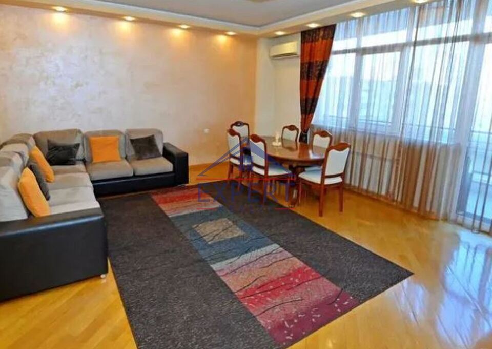 Կենտրոն, Ռոստոմի փողոց,3սեն բնակարան