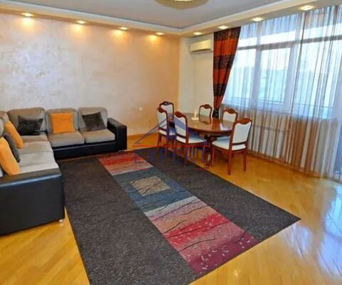 Կենտրոն, Ռոստոմի փողոց,3սեն բնակարան