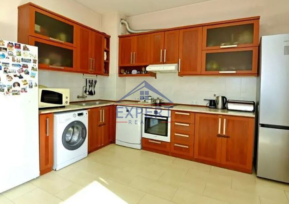 Կենտրոն, Ռոստոմի փողոց,3սեն բնակարան