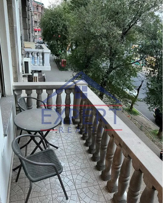 ԿԵՆՏՐՈՆ, ԻՍԱՀԱԿՅԱՆ ՓՈՂՈՑ, 4 ՍԵՆՅԱԿ