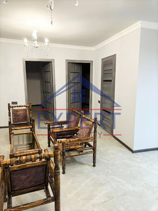 ԿԵՆՏՐՈՆ, ԵՐՎԱՆԴ ՔՈՉԱՐԻ ՓՈՂՈՑ, 3 ՍԵՆՅԱԿ