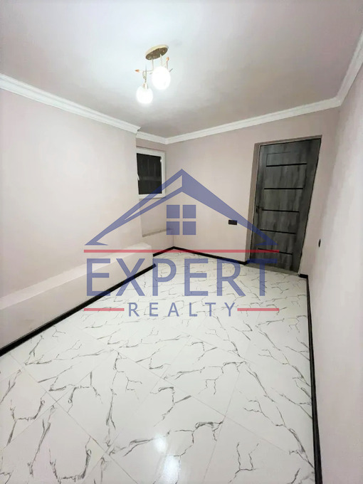 ԿԵՆՏՐՈՆ, ԵՐՎԱՆԴ ՔՈՉԱՐԻ ՓՈՂՈՑ, 3 ՍԵՆՅԱԿ