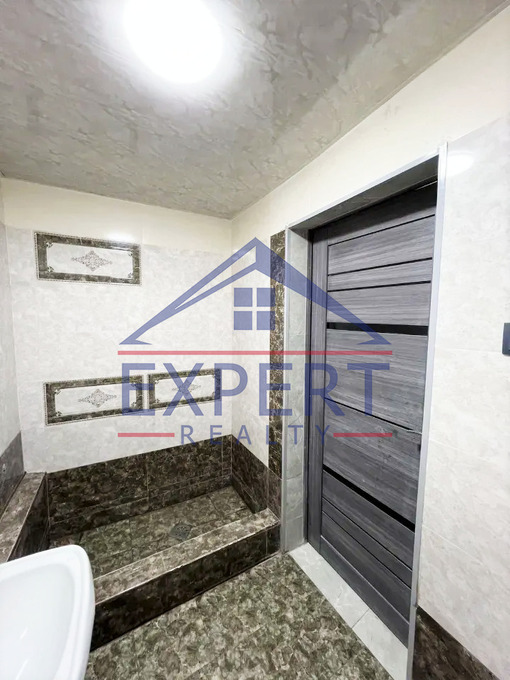 ԿԵՆՏՐՈՆ, ԵՐՎԱՆԴ ՔՈՉԱՐԻ ՓՈՂՈՑ, 3 ՍԵՆՅԱԿ