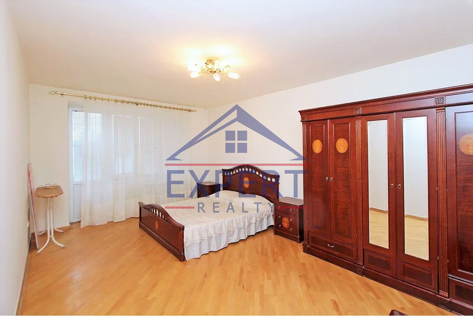 ԿԵՆՏՐՈՆ, ՄԱՇՏՈՑԻ ՊՈՂՈՏԱ, 3 ՍԵՆՅԱԿ