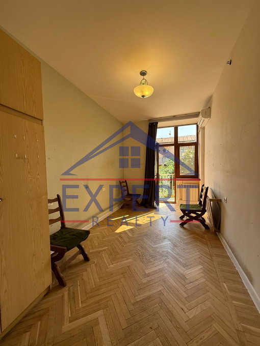 ԿԵՆՏՐՈՆ, ՏՊԱԳՐԻՉՆԵՐԻ ՓՈՂՈՑ, 3 ՍԵՆՅԱԿ