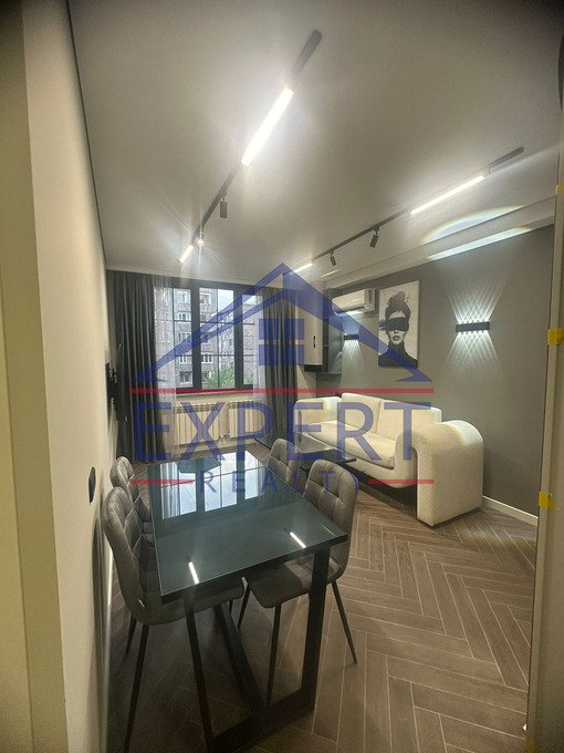 ԿԵՆՏՐՈՆ, ՓԱՐՊԵՑՈՒ ՓՈՂՈՑ, 2 ՍԵՆՅԱԿ