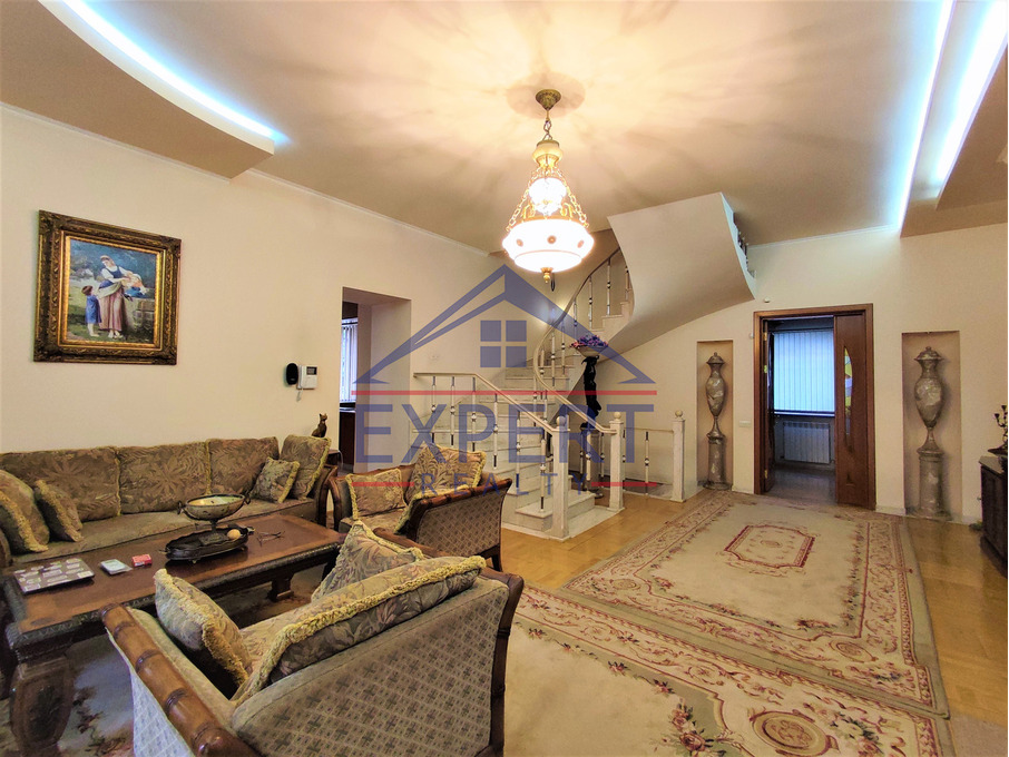 ԿԵՆՏՐՈՆ, ՓԱՐՊԵՑԻ ՓՈՂՈՑ, 4 ՀԱՐԿ