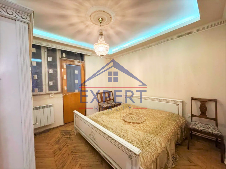 ԿԵՆՏՐՈՆ, ԵՐՎԱՆԴ ՔՈՉԱՐԻ ՓՈՂՈՑ, 3 ՍԵՆՅԱԿ