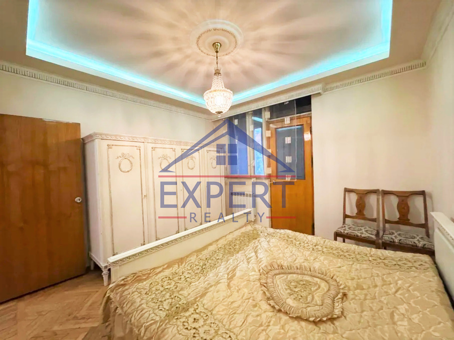 ԿԵՆՏՐՈՆ, ԵՐՎԱՆԴ ՔՈՉԱՐԻ ՓՈՂՈՑ, 3 ՍԵՆՅԱԿ