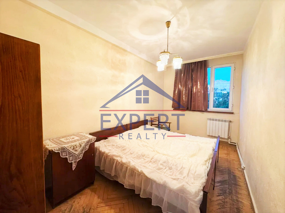 ԿԵՆՏՐՈՆ, ԵՐՎԱՆԴ ՔՈՉԱՐԻ ՓՈՂՈՑ, 3 ՍԵՆՅԱԿ