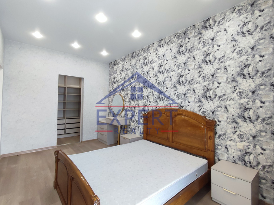 ԱՐԱԲԿԻՐ, ԿՈՄԻՏԱՍԻ ՊՈՂՈՏԱ, 2 ՍԵՆՅԱԿ