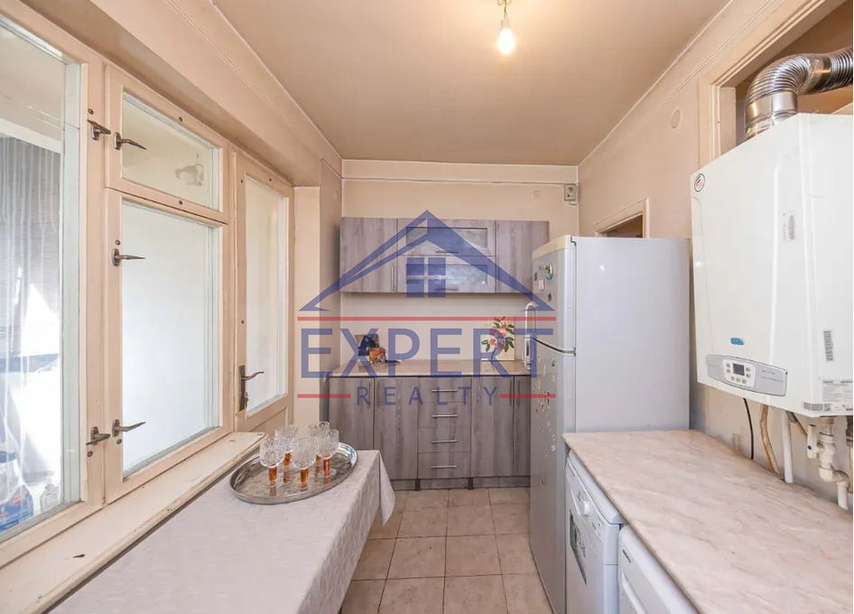 ԿԵՆՏՐՈՆ, ՄԱՇՏՈՑԻ ՊՈՂՈՏԱ, 3 ՍԵՆՅԱԿ