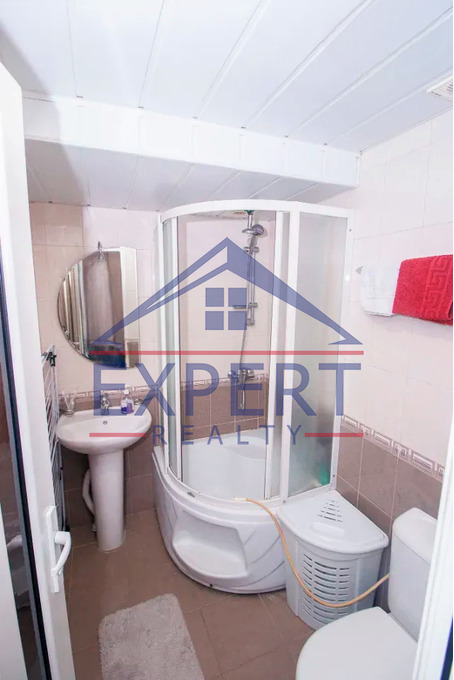 ԿԵՆՏՐՈՆ, ՂԱԶԱՐ ՓԱՐՊԵՑՈՒ ՓՈՂՈՑ, 2 ՍԵՆՅԱԿ