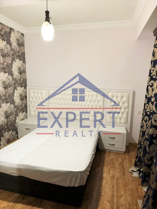 ԿԵՆՏՐՈՆ, ՊՈՒՇԿԻՆԻ ՓՈՂՈՑ, 5 ՍԵՆՅԱԿ