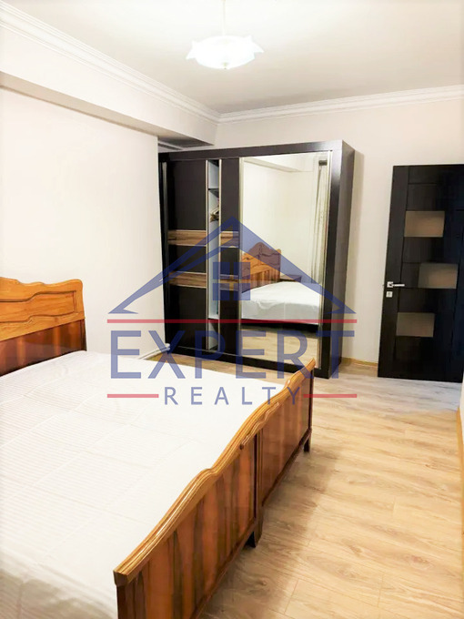 ԿԵՆՏՐՈՆ, ՊՈՒՇԿԻՆԻ ՓՈՂՈՑ, 5 ՍԵՆՅԱԿ