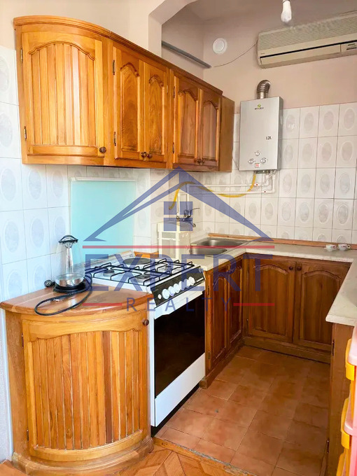 ԿԵՆՏՐՈՆ, ԱՐՇԱԿՈՒՆՅԱՑ ՊՈՂՈՏԱ, 3 ՍԵՆՅԱԿ