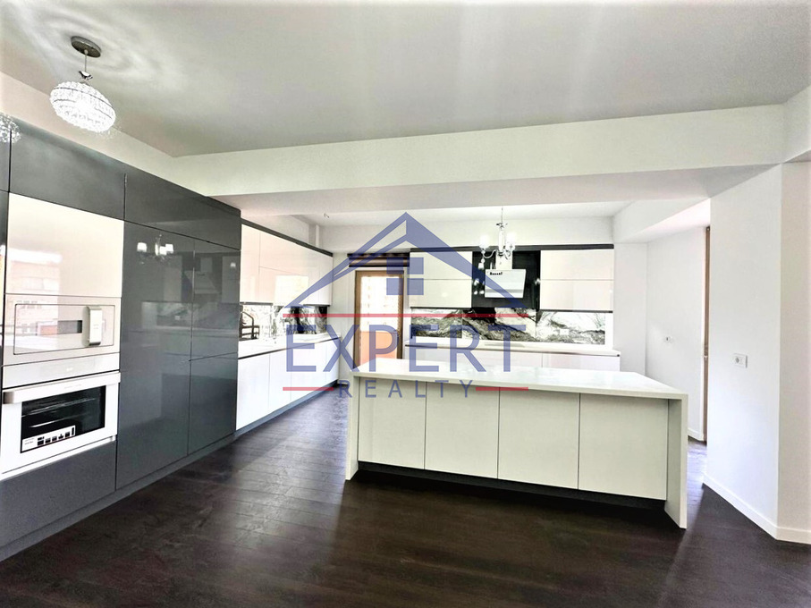 ԿԵՆՏՐՈՆ, ԼԵՈՅԻ ՓՈՂՈՑ, 5 ՍԵՆՅԱԿ