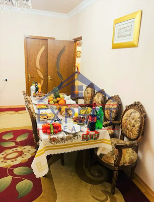 ԱՋԱՓՆՅԱԿ, ԷՍՏՈՆԱԿԱՆ ՓՈՂՈՑ, 3 ՍԵՆՅԱԿ
