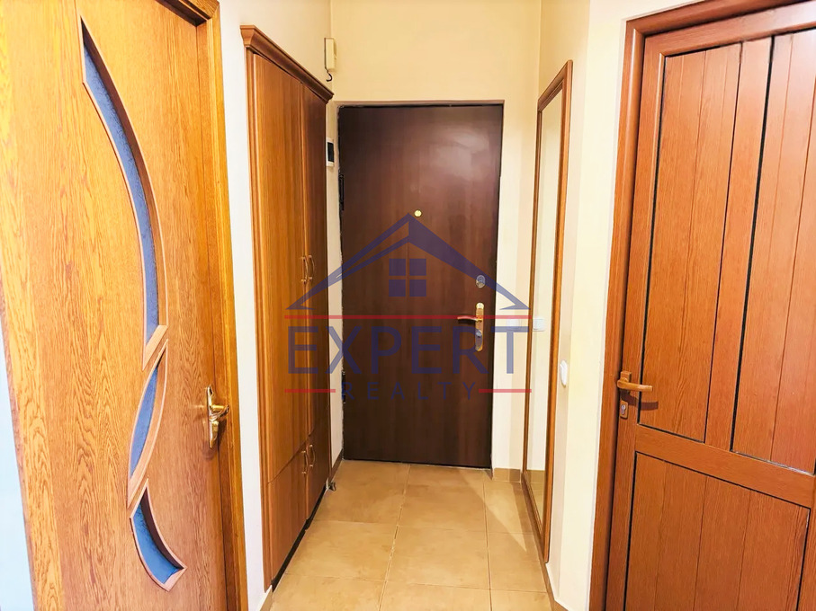 ԱՋԱՓՆՅԱԿ, ԷՍՏՈՆԱԿԱՆ ՓՈՂՈՑ, 3 ՍԵՆՅԱԿ