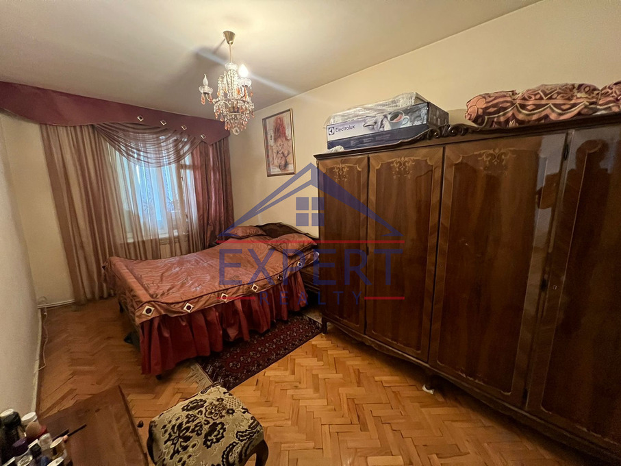 ԱՐԱԲԿԻՐ, ԿՈՄԻՏԱՍԻ ՊՈՂՈՏԱ, 3 ՍԵՆՅԱԿ
