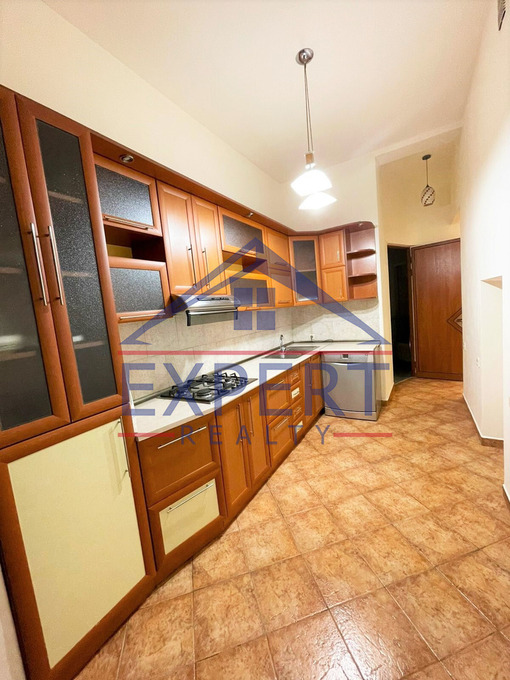 ԿԵՆՏՐՈՆ, ՆԱԼԲԱՆԴՅԱՆ ՓՈՂՈՑ, 3 ՍԵՆՅԱԿ