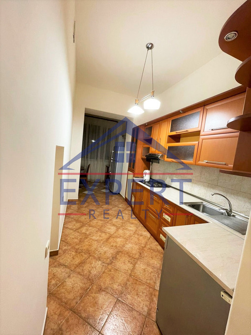 ԿԵՆՏՐՈՆ, ՆԱԼԲԱՆԴՅԱՆ ՓՈՂՈՑ, 3 ՍԵՆՅԱԿ