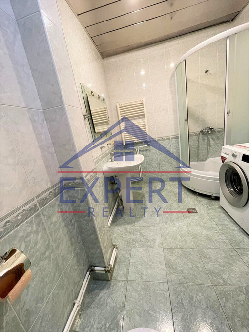 ԿԵՆՏՐՈՆ, ՆԱԼԲԱՆԴՅԱՆ ՓՈՂՈՑ, 3 ՍԵՆՅԱԿ