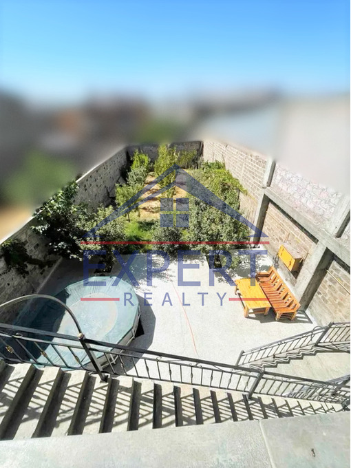 ԱՎԱՆ, ՀՐԱՉՅԱ ԱՃԱՌՅԱՆ ՓՈՂՈՑ, 4 ՍԵՆՅԱԿ