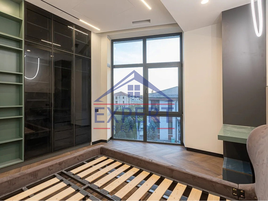 ՎԱՀԱԳՆԻ ԹԱՂԱՄԱՍ, 3 ՀԱՐԿ, 4 ՍԵՆՅԱԿ