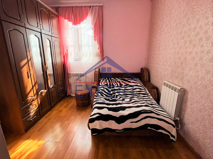 ԴԱՎԹԱՇԵՆ, 9-ՐԴ ՓՈՂՈՑ, 3 ՍԵՆՅԱԿ