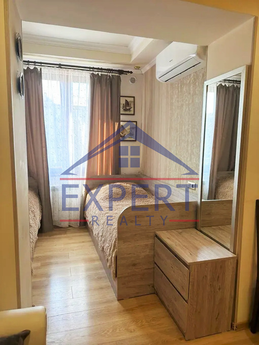 ԿԵՆՏՐՈՆ, ԱԹԵՆՔԻ ՓՈՂՈՑ, 1 ՍԵՆՅԱԿ