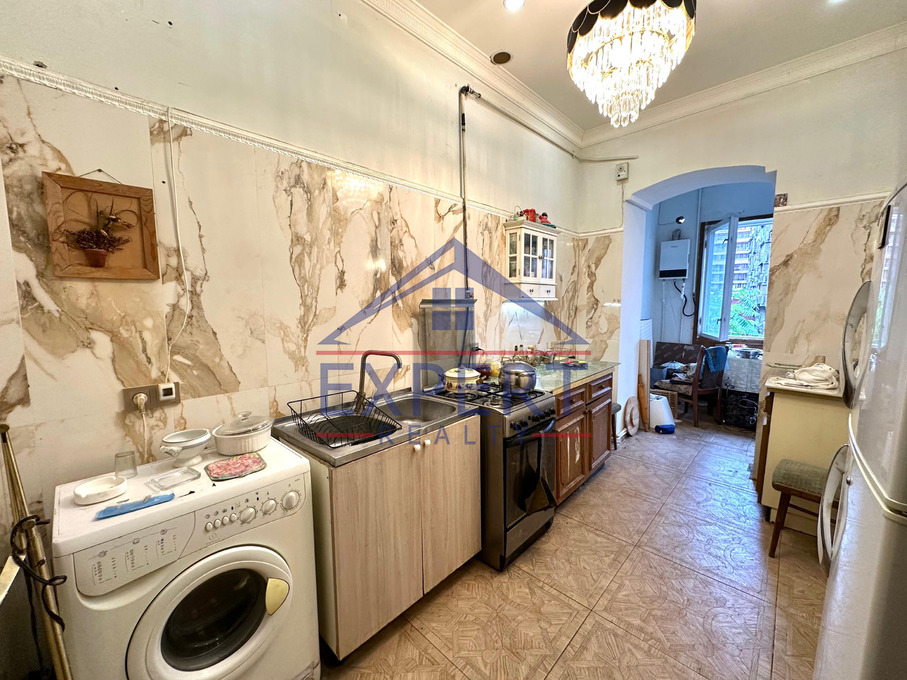 ԿԵՆՏՐՈՆ, ՆԱԼԲԱՆԴՅԱՆ ՓՈՂՈՑ, 3 ՍԵՆՅԱԿ