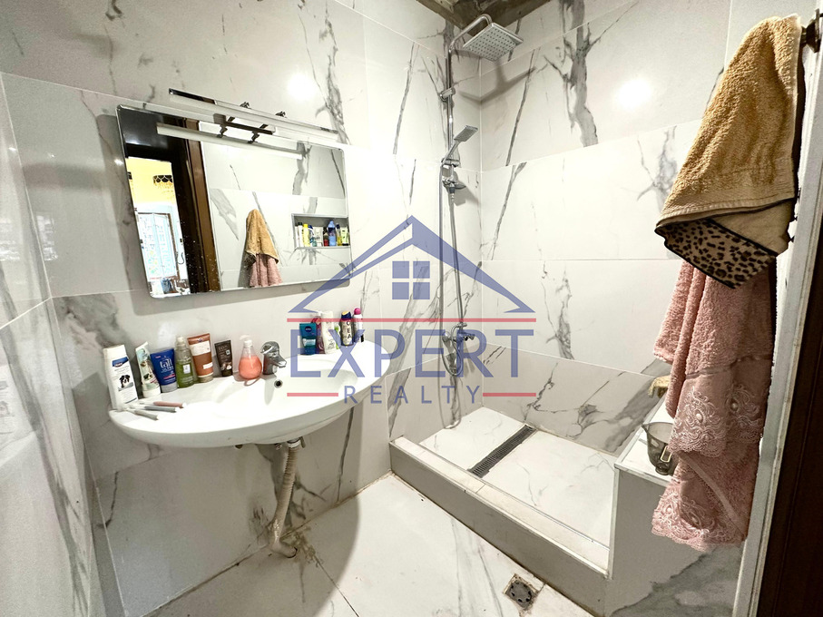 ԿԵՆՏՐՈՆ, ՆԱԼԲԱՆԴՅԱՆ ՓՈՂՈՑ, 3 ՍԵՆՅԱԿ