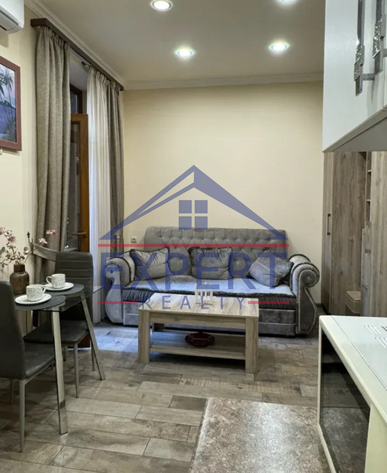 ԿԵՆՏՐՈՆ, ՄԱՇՏՈՑԻ ՊՈՂՈՏԱ, 1 ՍԵՆՅԱԿ