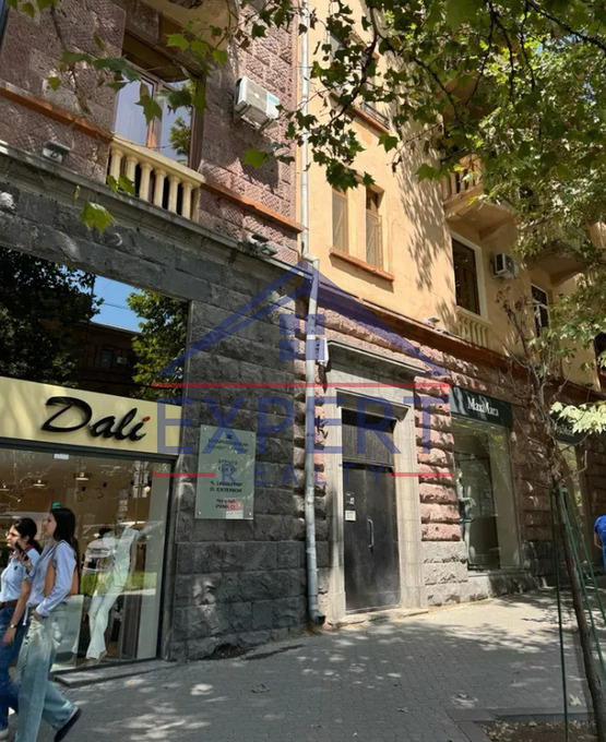 ԿԵՆՏՐՈՆ, ՄԱՇՏՈՑԻ ՊՈՂՈՏԱ, 1 ՍԵՆՅԱԿ