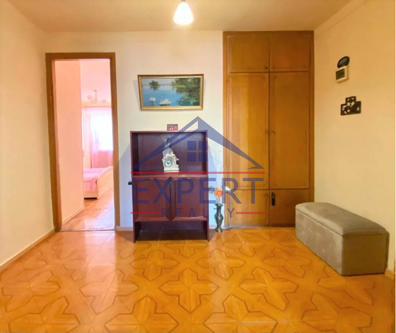 ԿԵՆՏՐՈՆ, ԵՐՎԱՆԴ ՔՈՉԱՐ ՓՈՂՈՑ, 2 ՍԵՆՅԱԿ