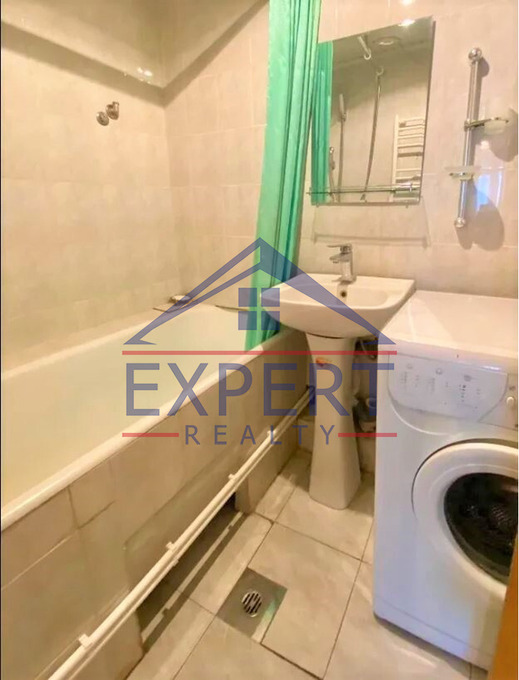 ԿԵՆՏՐՈՆ, ԵՐՎԱՆԴ ՔՈՉԱՐ ՓՈՂՈՑ, 2 ՍԵՆՅԱԿ