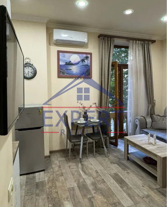 ԿԵՆՏՐՈՆ, ՄԱՇՏՈՑԻ ՊՈՂՈՏԱ, 1 ՍԵՆՅԱԿ