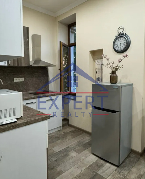 ԿԵՆՏՐՈՆ, ՄԱՇՏՈՑԻ ՊՈՂՈՏԱ, 1 ՍԵՆՅԱԿ