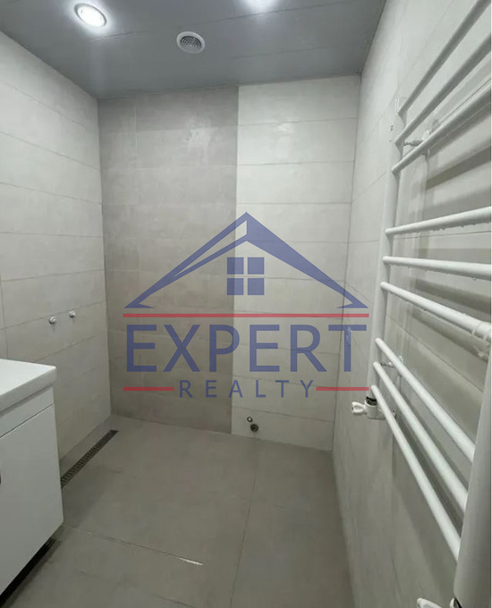 ԱՐԱԲԿԻՐ, ՎԻԿՏՈՐ ՀԱՄԲԱՐՁՈՒՄՅԱՆ ՓՈՂՈՑ, 3 ՍԵՆՅԱԿ