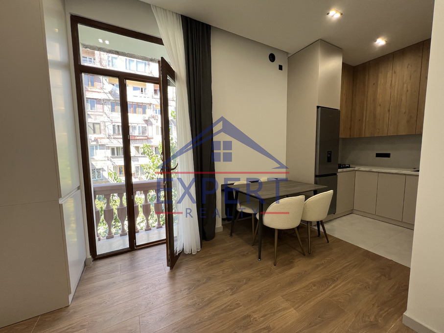 ԿԵՆՏՐՈՆ, ՀԱՆՐԱՊԵՏՈՒԹՅԱՆ ՆՐԲԱՆՑՔ, 3 ՍԵՆՅԱԿ