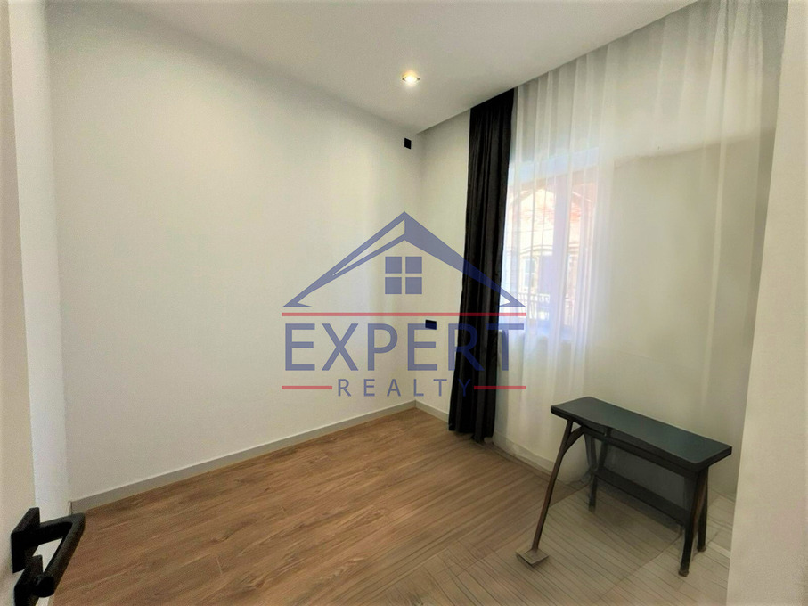 ԿԵՆՏՐՈՆ, ՀԱՆՐԱՊԵՏՈՒԹՅԱՆ ՆՐԲԱՆՑՔ, 3 ՍԵՆՅԱԿ