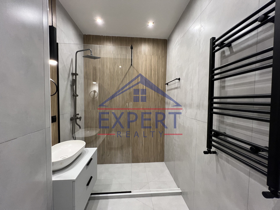 ԿԵՆՏՐՈՆ, ՀԱՆՐԱՊԵՏՈՒԹՅԱՆ ՆՐԲԱՆՑՔ, 3 ՍԵՆՅԱԿ