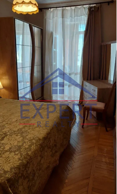 ԿԵՆՏՐՈՆ, ԱՄԻՐՅԱՆ ՓՈՂՈՑ, 3 ՍԵՆՅԱԿ