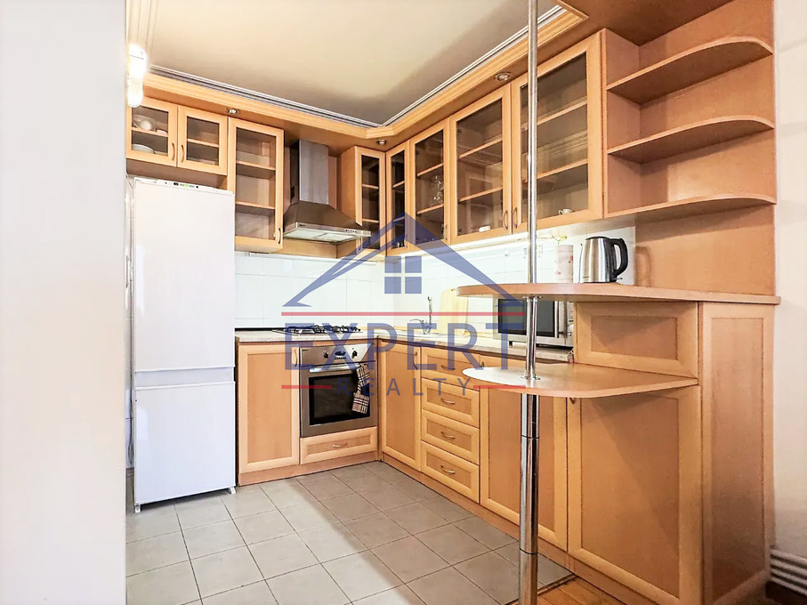 ԿԵՆՏՐՈՆ, ԿՈՂԲԱՑՈՒ ՓՈՂՈՑ, 3 ՍԵՆՅԱԿ