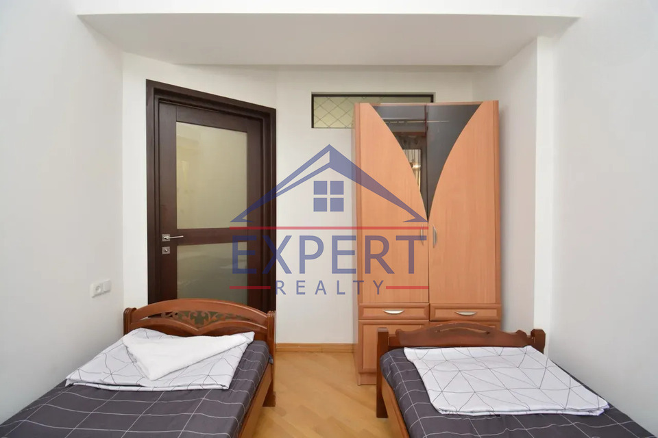 ԿԵՆՏՐՈՆ, ՀԱՆՐԱՊԵՏՈՒԹՅԱՆ ՓՈՂՈՑ, 3 ՍԵՆՅԱԿ