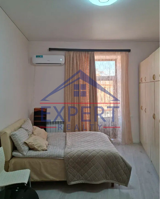 ԿԵՆՏՐՈՆ, ՄԱՇՏՈՑԻ ՊՈՂՈՏԱ, 2 ՍԵՆՅԱԿ